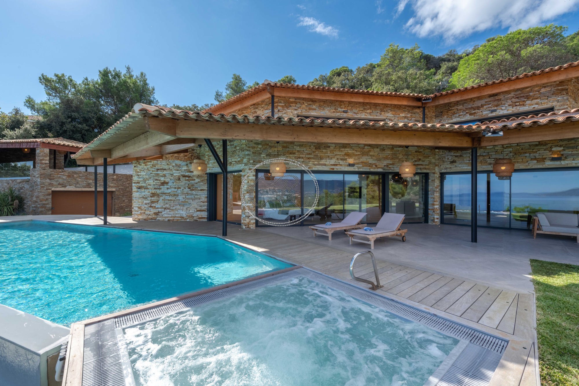 villa location saisonnière luxe piscine