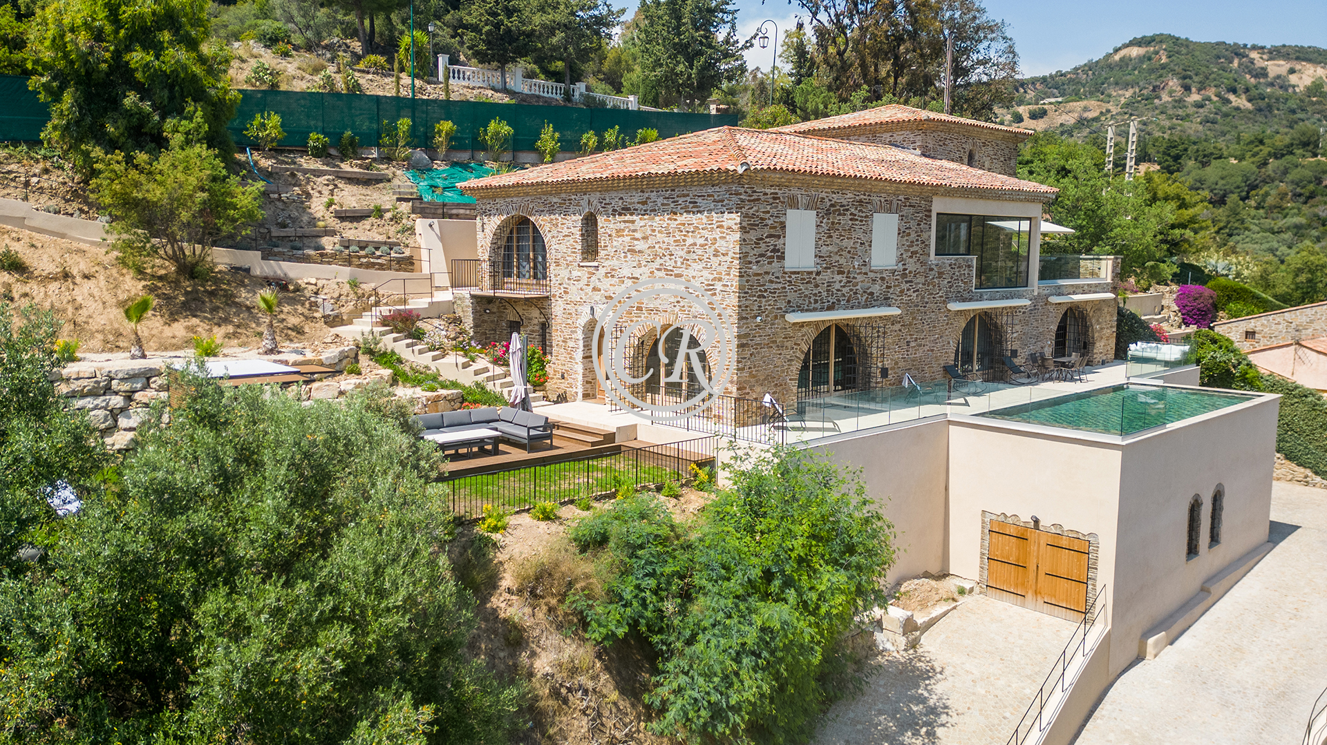 Villa COTE MER in the heart of the village of Bormes les mimosas