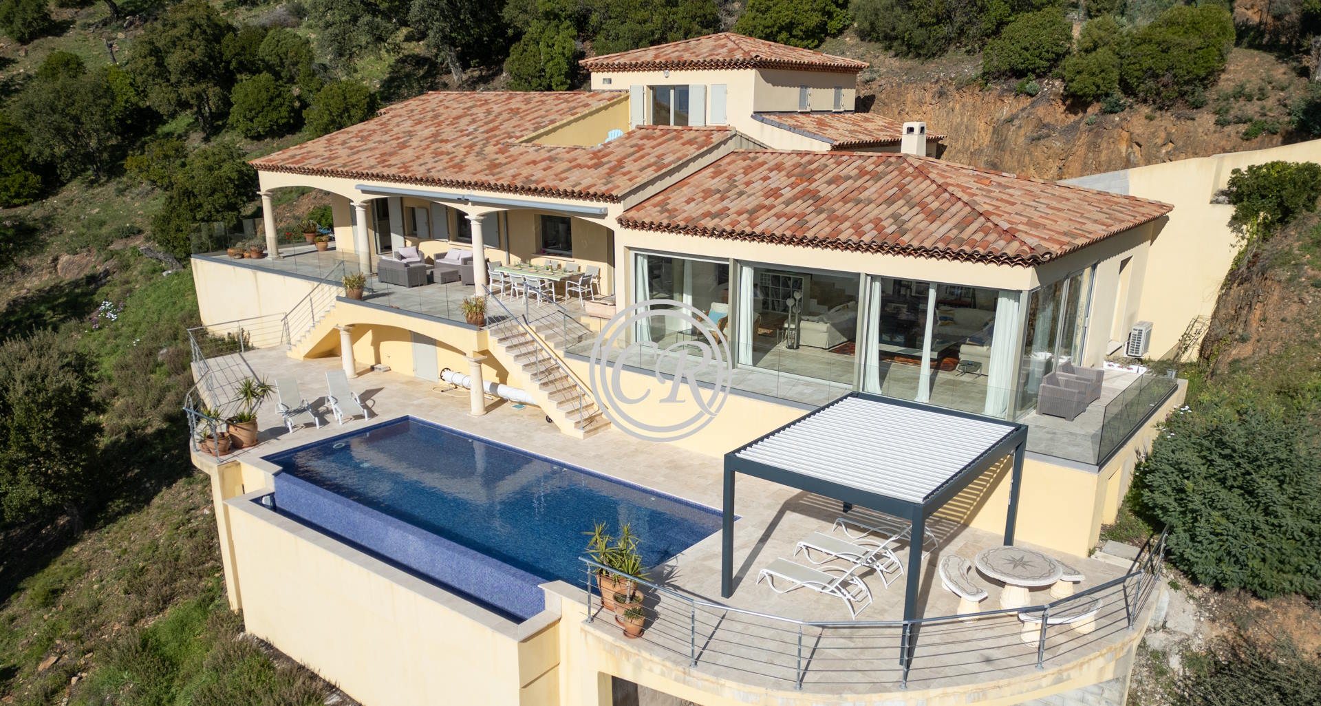 Superbe Villa à Val Cros avec piscine et vue mer