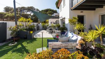 superbe-villa-contemporaine-pied-dans-l-eau-plage-de-l-ayguade