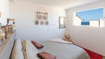 superbe-villa-contemporaine-pied-dans-l-eau-plage-de-l-ayguade
