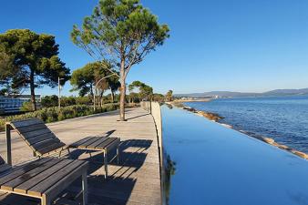 superbe-villa-contemporaine-pied-dans-l-eau-plage-de-l-ayguade