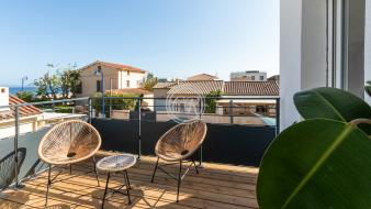 superbe-villa-contemporaine-pied-dans-l-eau-plage-de-l-ayguade