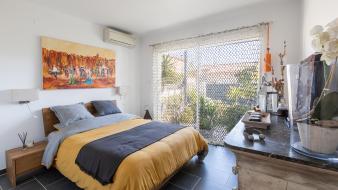 superbe-villa-contemporaine-pied-dans-l-eau-plage-de-l-ayguade