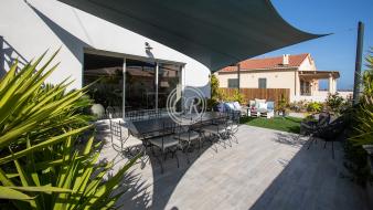 superbe-villa-contemporaine-pied-dans-l-eau-plage-de-l-ayguade