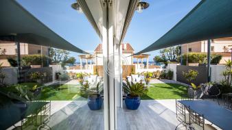 superbe-villa-contemporaine-pied-dans-l-eau-plage-de-l-ayguade