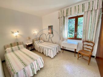 belle-villa-avec-piscine-et-vue-mer-panoramique