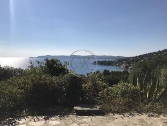 belle-villa-avec-piscine-et-vue-mer-panoramique