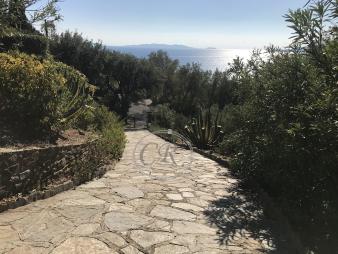 belle-villa-avec-piscine-et-vue-mer-panoramique