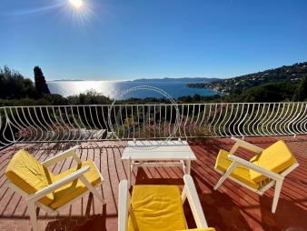 belle-villa-avec-piscine-et-vue-mer-panoramique