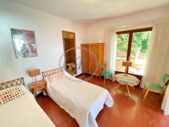 belle-villa-avec-piscine-et-vue-mer-panoramique