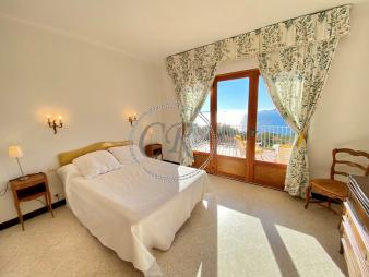 belle-villa-avec-piscine-et-vue-mer-panoramique
