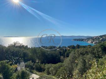 belle-villa-avec-piscine-et-vue-mer-panoramique