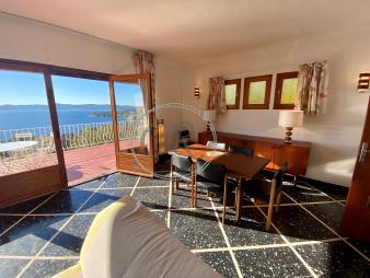 belle-villa-avec-piscine-et-vue-mer-panoramique
