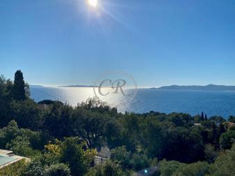 belle-villa-avec-piscine-et-vue-mer-panoramique