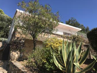 belle-villa-avec-piscine-et-vue-mer-panoramique