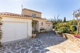 maison-au-charme-provencal-avec-piscine