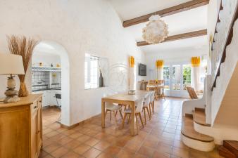 maison-au-charme-provencal-avec-piscine