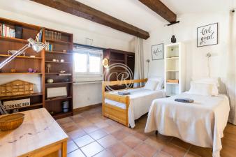 maison-au-charme-provencal-avec-piscine