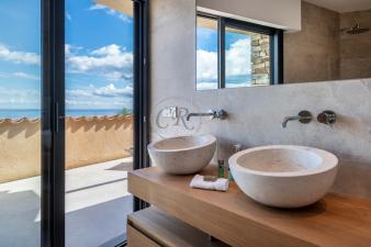 villa-d-exception-situee-au-cap-benat