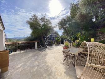 paisible-villa-sur-les-hauteurs-de-hyeres