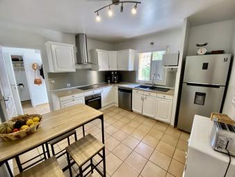 maison-de-charme-avec-piscine-proche-du-mourillon