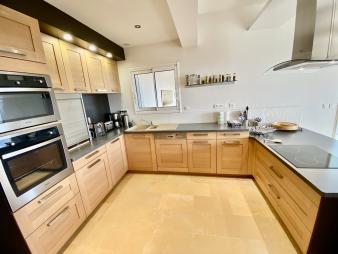 luxueuse-villa-contemporaine-vue-mer-panoramique