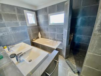 luxueuse-villa-contemporaine-vue-mer-panoramique