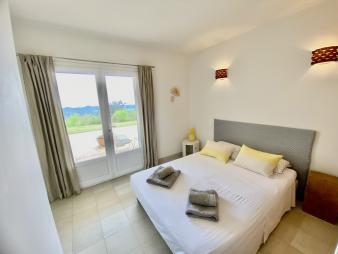 luxueuse-villa-contemporaine-vue-mer-panoramique