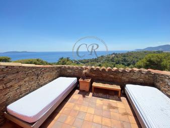 belle-villa-avec-piscine-et-vue-mer