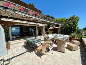 belle-villa-avec-piscine-et-vue-mer