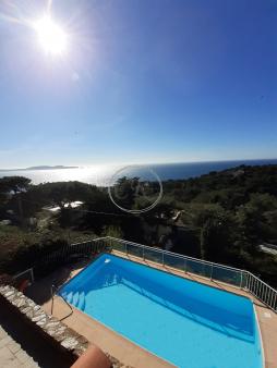 belle-villa-avec-piscine-et-vue-mer