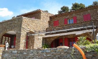 belle-villa-avec-piscine-et-vue-mer
